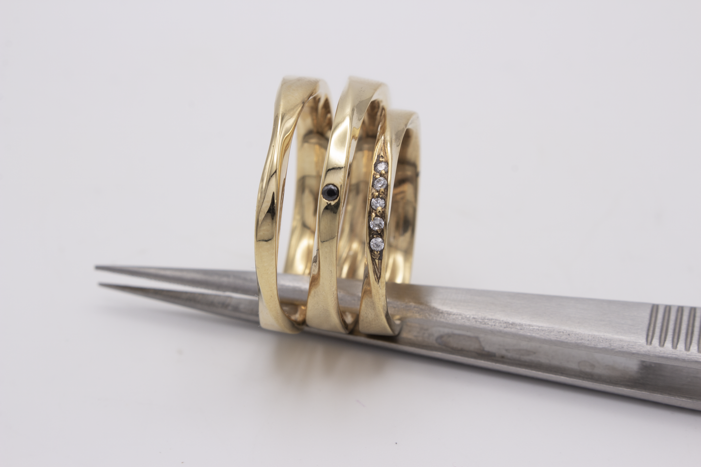 TWIST CON TRE DIAMANTI BIANCHI - ORO BIANCO NATURALE